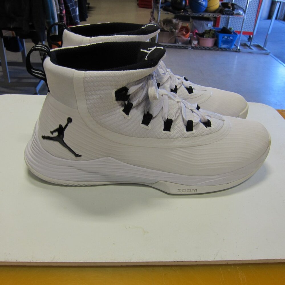 Nike Air Jordan Ultra Fly 2 Men's 13 Black/White Athletic Shoe's 897998-111 - Picture 3 of 9